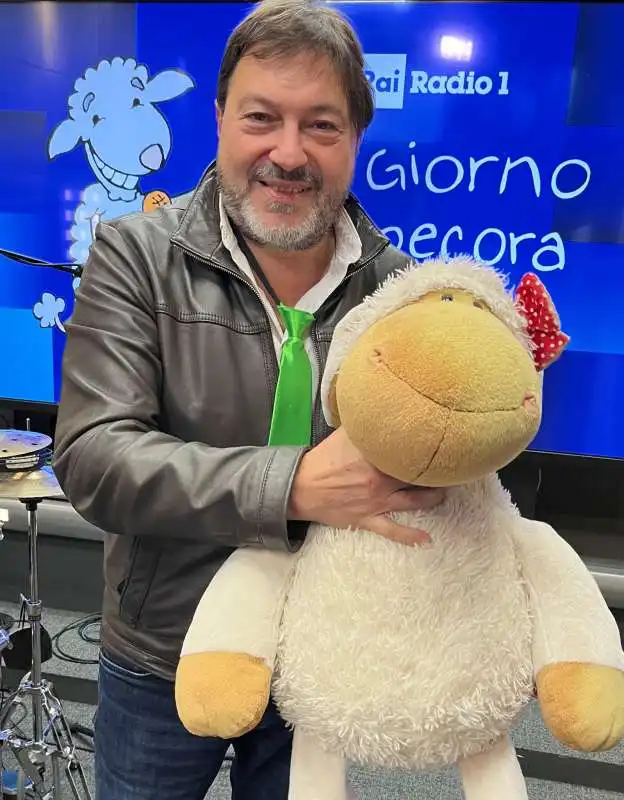 SIGFRIDO RANUCCI A UN GIORNO DA PECORA