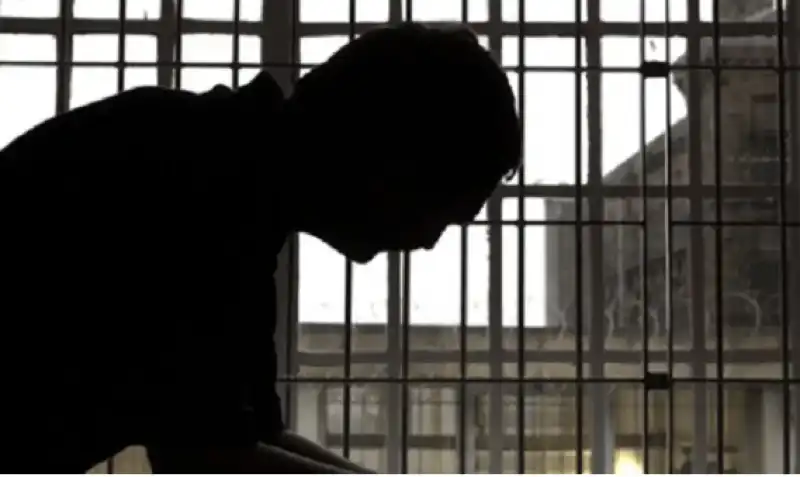 suicidio in carcere del gaudio