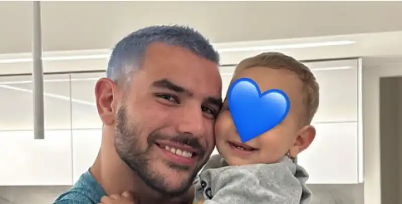 theo hernandez e il figlio