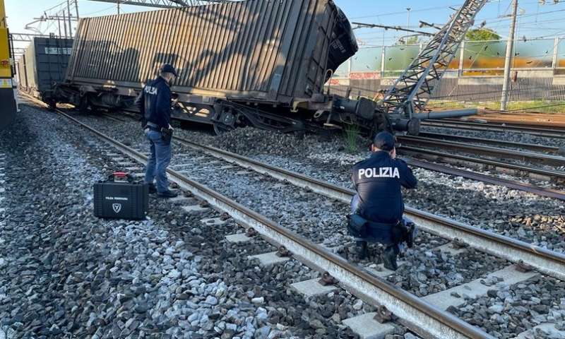 treno merci deragliato vicino a firenze