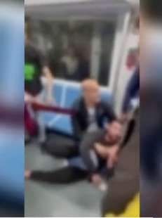 turista portoghese immobilizza un passeggero sulla metro di Roma