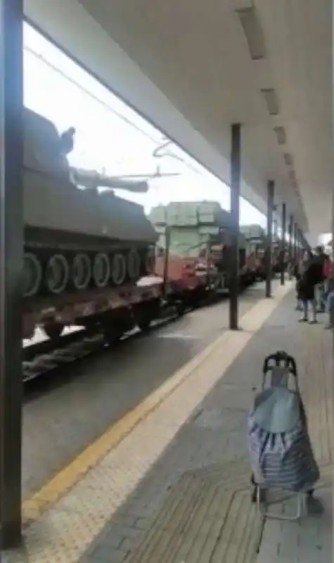 udine   il passaggio del treno con le forniture militari per l ucraina   1