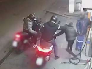 uomo gambizzato a napoli 4