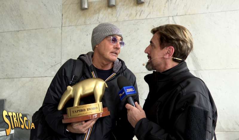 VALERIO STAFFELLI CONSEGNA IL TAPIRO D'ORO A MASSIMO GILETTI