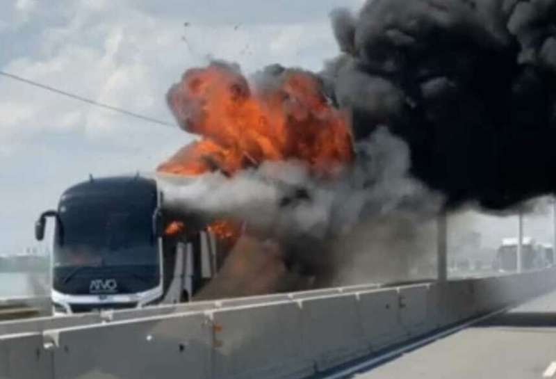 venezia autobus in fiamme sul ponte della liberta 10