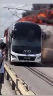 venezia autobus in fiamme sul ponte della liberta 4