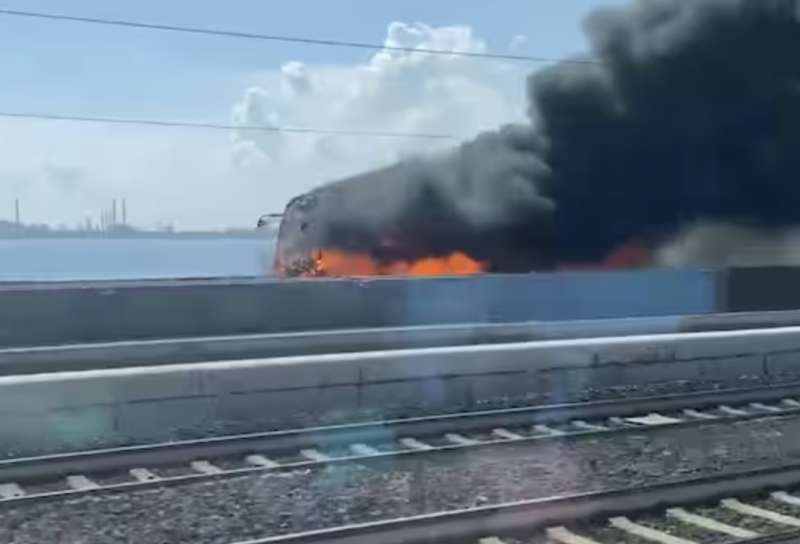 venezia autobus in fiamme sul ponte della liberta 6