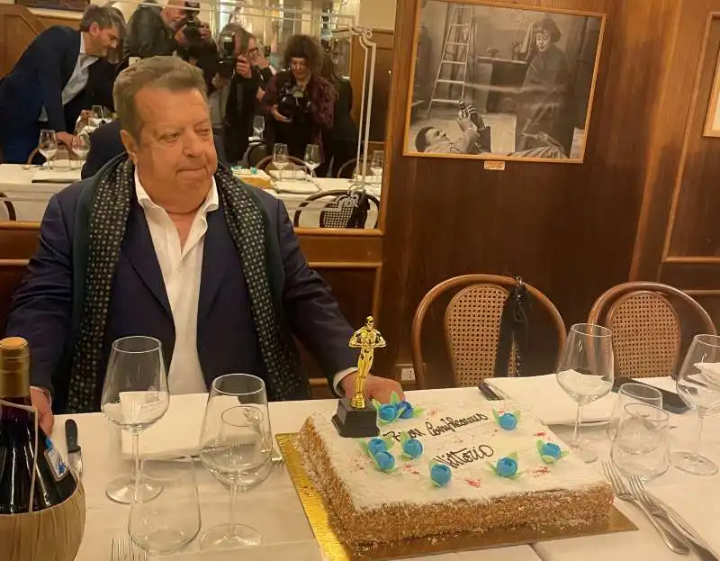 vittorio cecchi gori con torta 