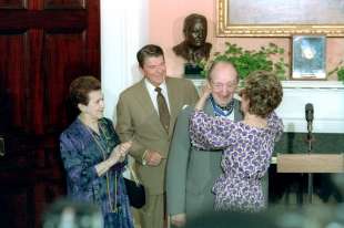 vladimir horowitz riceve la Presidential Medal of Freedom da ronald reagan