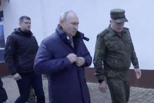 vladimir putin in visita a kherson