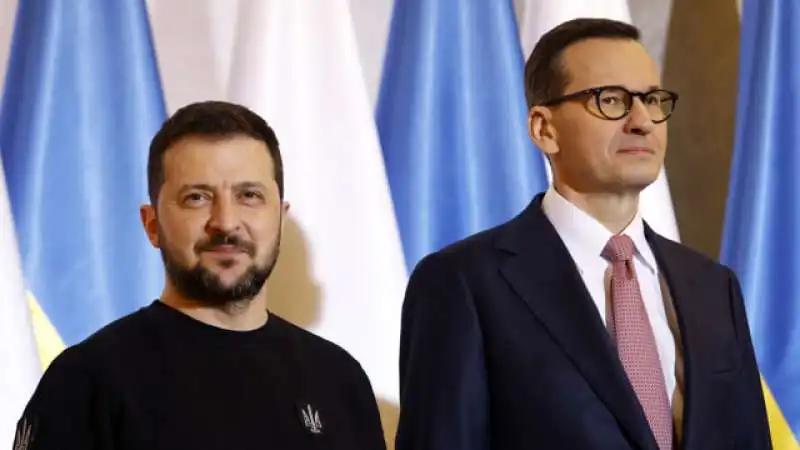 Volodymyr Zelensky con Mateusz Morawiecki