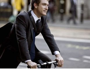 al lavoro in bicicletta