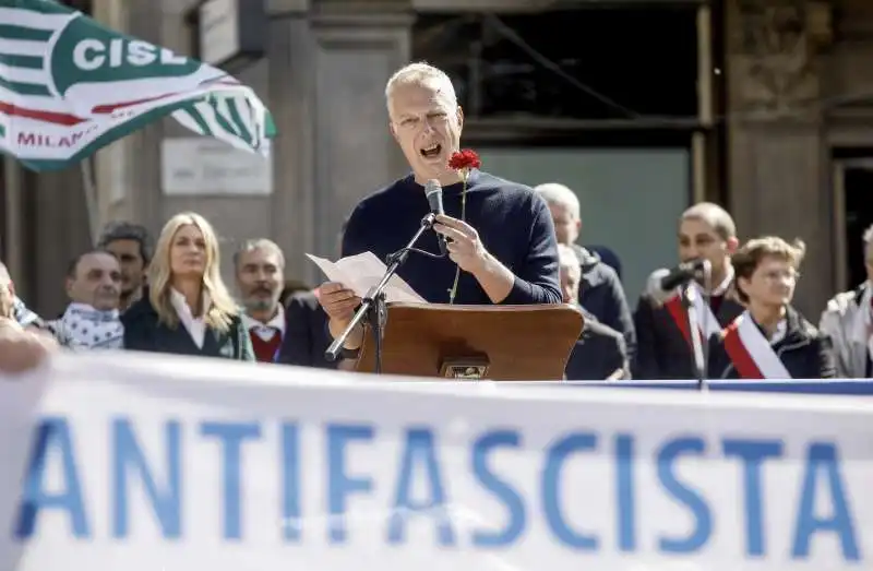 ANTONIO SCURATI ALLA MANIFESTAZIONE DEL 25 APRILE A MILANO 