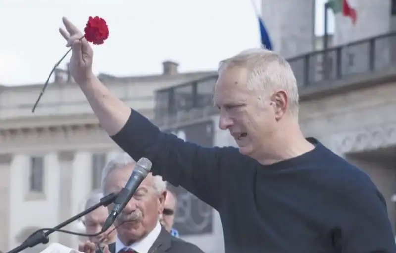 ANTONIO SCURATI ALLA MANIFESTAZIONE PER IL 25 APRILE A MILANO 