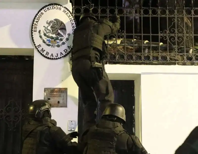 blitz della polizia a quito   1