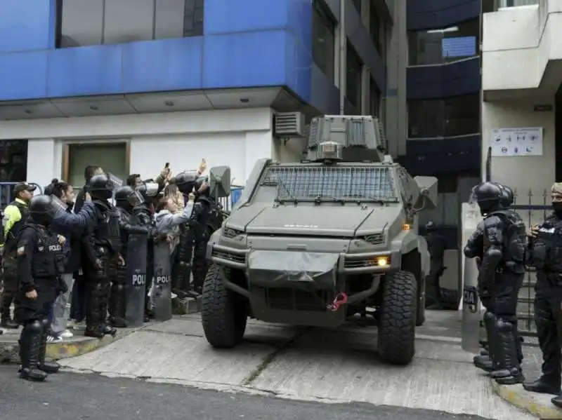 blitz della polizia a quito   6