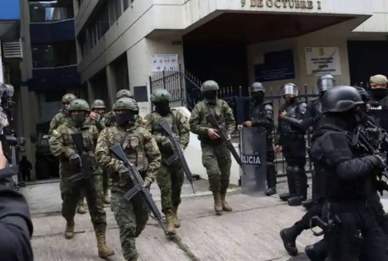 blitz della polizia a quito   7