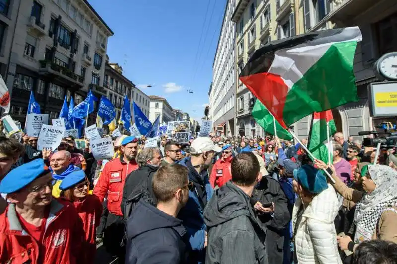 brigata ebraica vs filo palestinesi   corteo 25 aprile milano 2