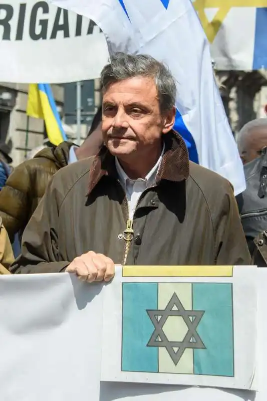 carlo calenda con la brigata ebraica al corteo per il 25 aprile   1