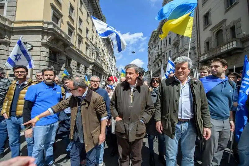 carlo calenda con la brigata ebraica al corteo per il 25 aprile   2