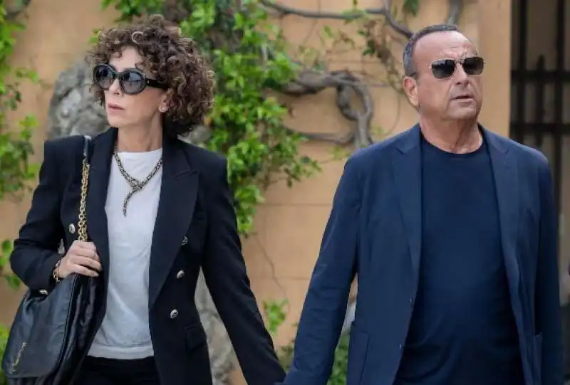 carlo conti con la moglie francesca vaccaro - funerale roberto cavalli