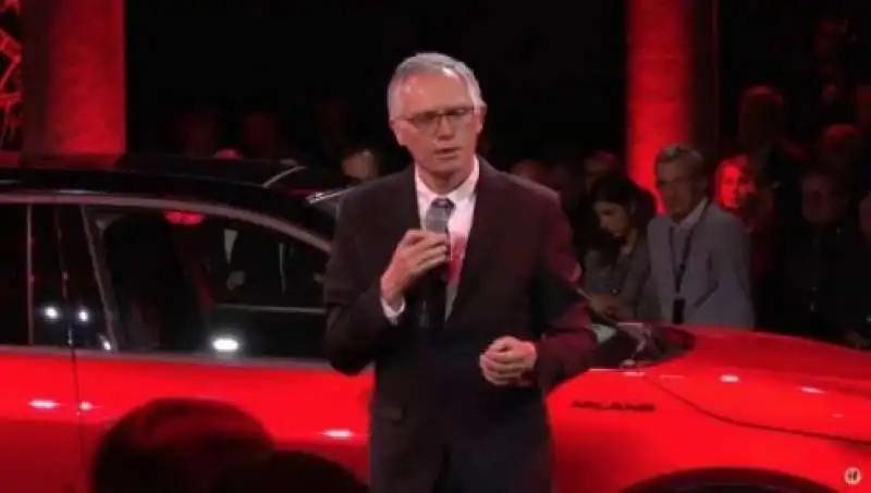 carlos tavares presenta la alfa romeo milano