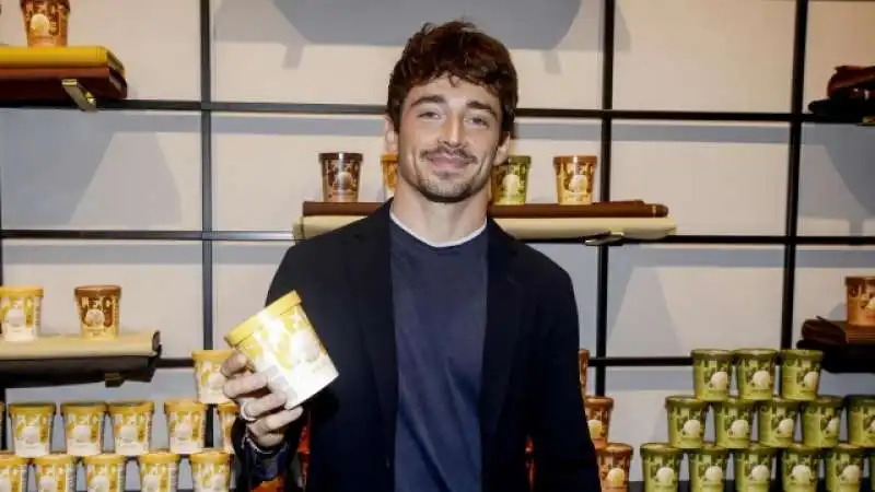 Charles Leclerc con il suo gelato LEC