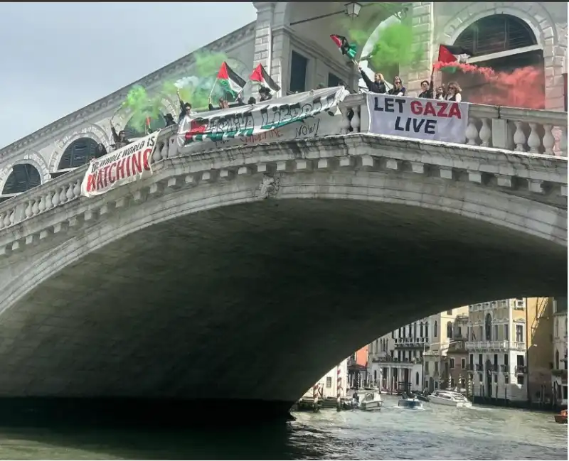 contestazione filo palestinesi a venezia