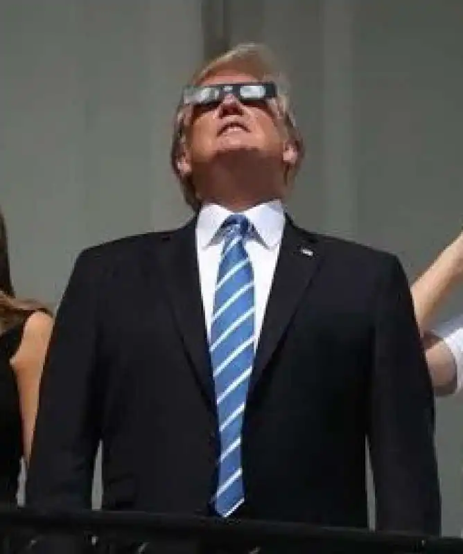 donald trump - eclissi solare