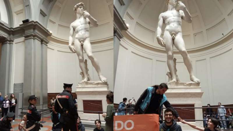 firenze attivisti di ultima generazione si legano alla ringhiera sotto il david di michelangelo. 3