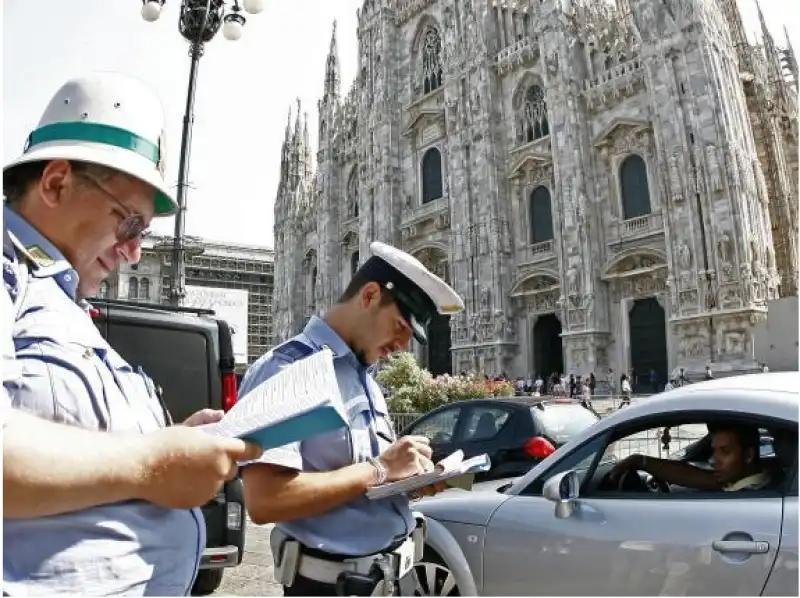 ghisa vigili urbani milano