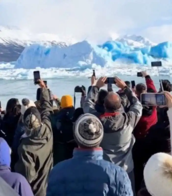 iceberg si ribalta in patagonia 1