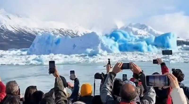 iceberg si ribalta in patagonia 3