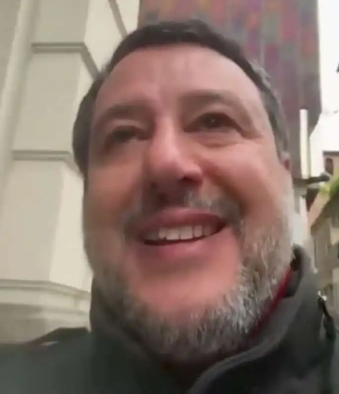 il video di matteo salvini per giustificare l assenza alla kermesse di fdi a pescara   4