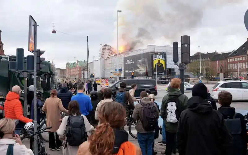 incendio alla borsa di copenaghen   2