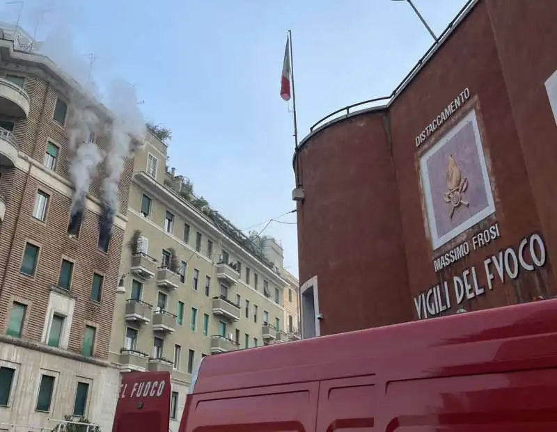 incendio in un appartamento a roma   1