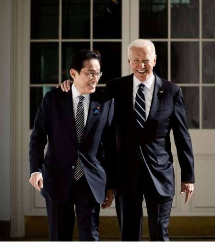 joe biden e Fumio Kishida alla casa bianca 2