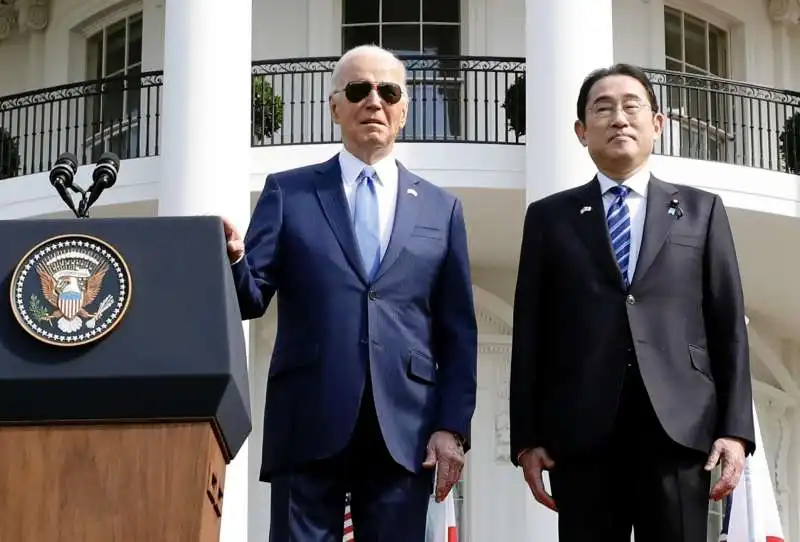 joe biden   fumio kishida  