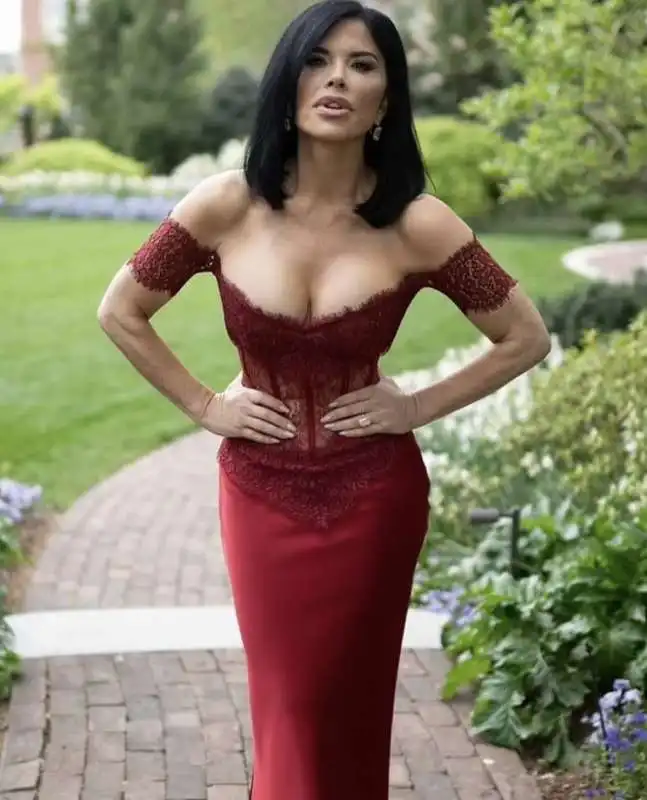 lauren sanchez con il look per la casa bianca 