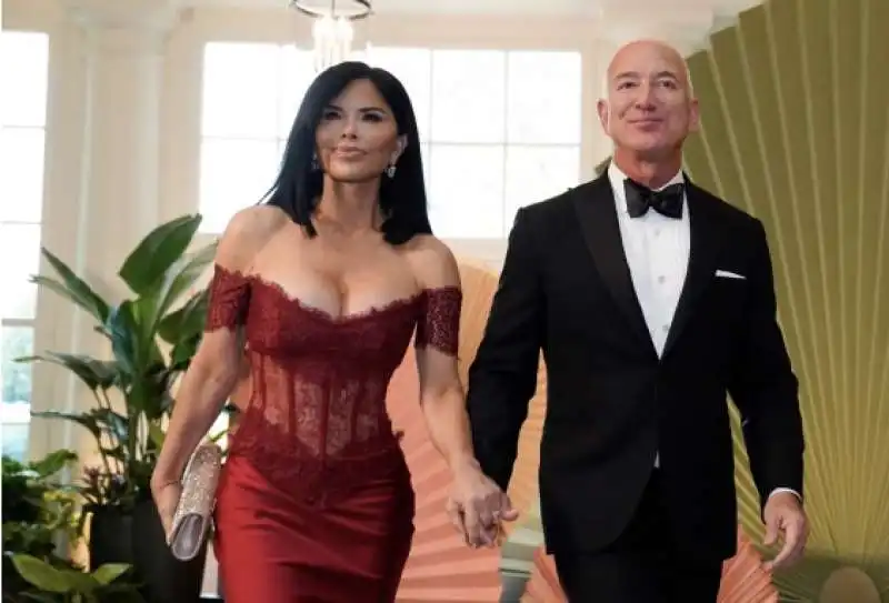 Lauren Sanchez e jeff bezos alla Casa bianca 1