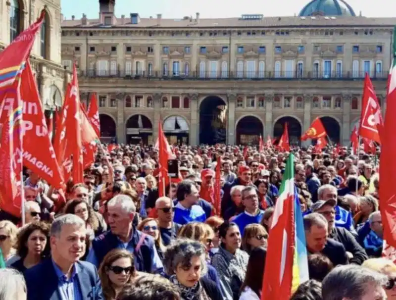 manifestazione dei sindacati a bologna 