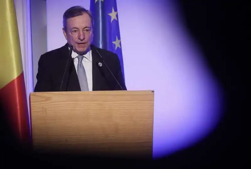 Mario Draghi alla  conferenza europea sui diritti sociali a La Hulpe