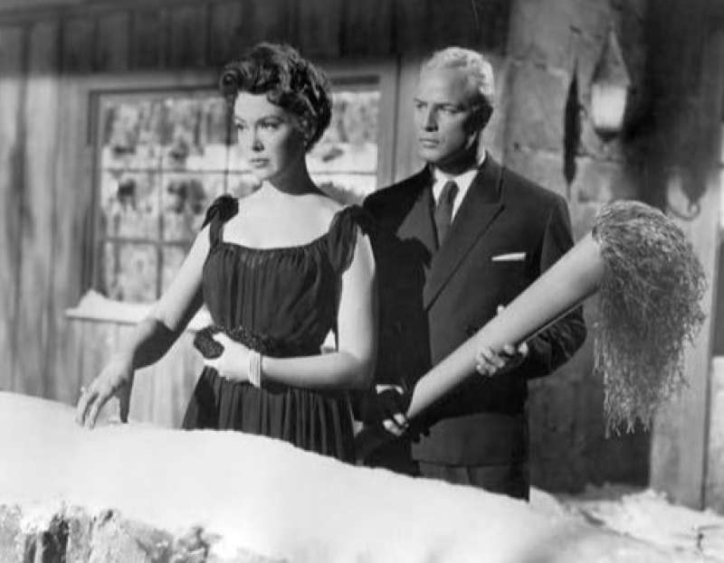 marlon brando e barbara rush in i giovani leoni