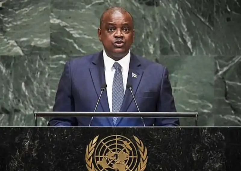 mokgweetsi masisi.   