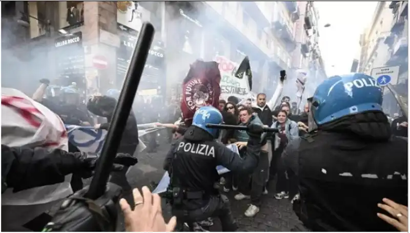 napoli scontri polizia manifestanti anti nato