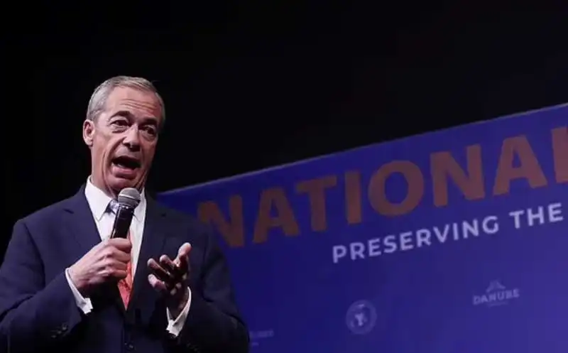 nigel farage   convention national conservatism   bruxelles  3