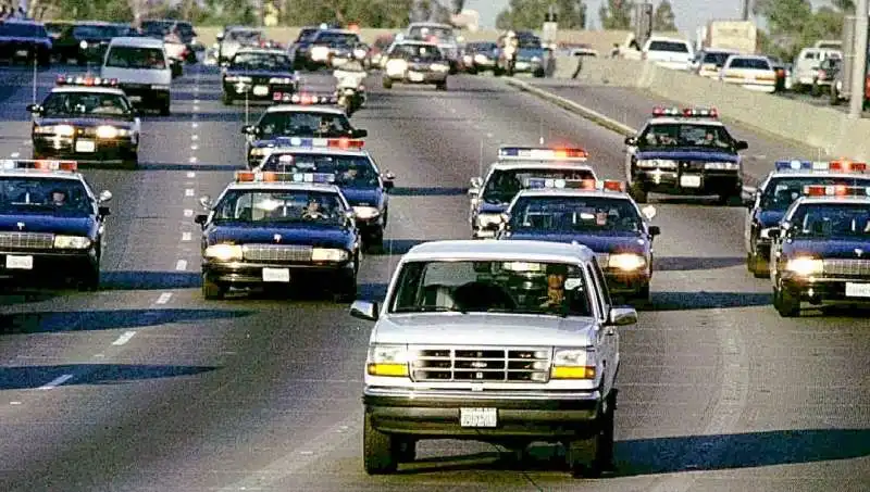 OJ SIMPSON INSEGUITO DALLA POLIZIA A LOS ANGELES