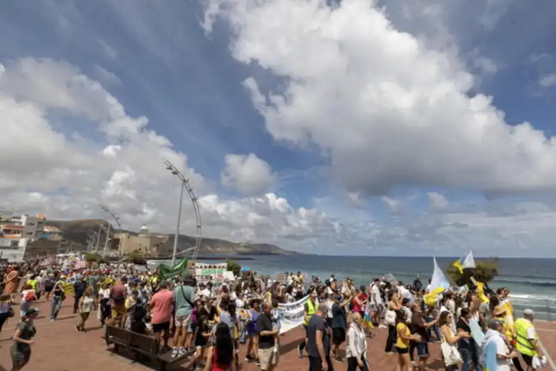 proteste contro il turismo di massa nelle canarie 12