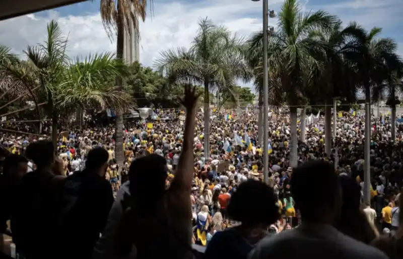 proteste contro il turismo di massa nelle canarie 8