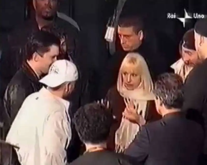 raffaella carra   eminem    sanremo 2001 